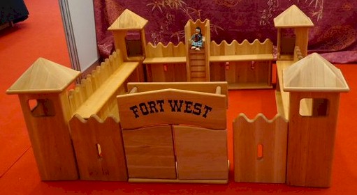 medium wooden wild west fort