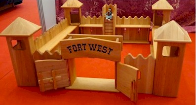 medium wooden wild west fort